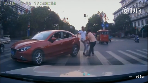 ��Ů�����䷴����